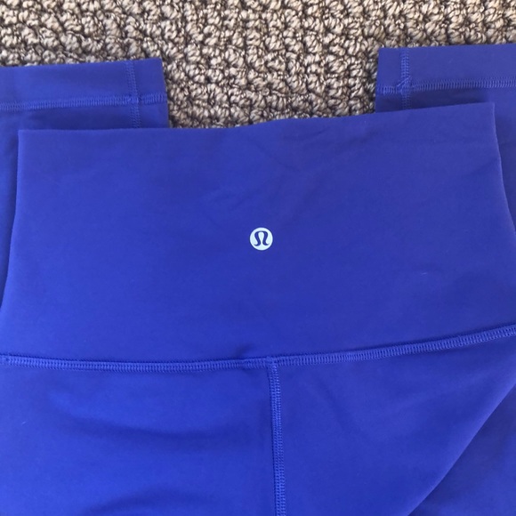 Lululemon Wunder Under Crop - Picture 2 of 4